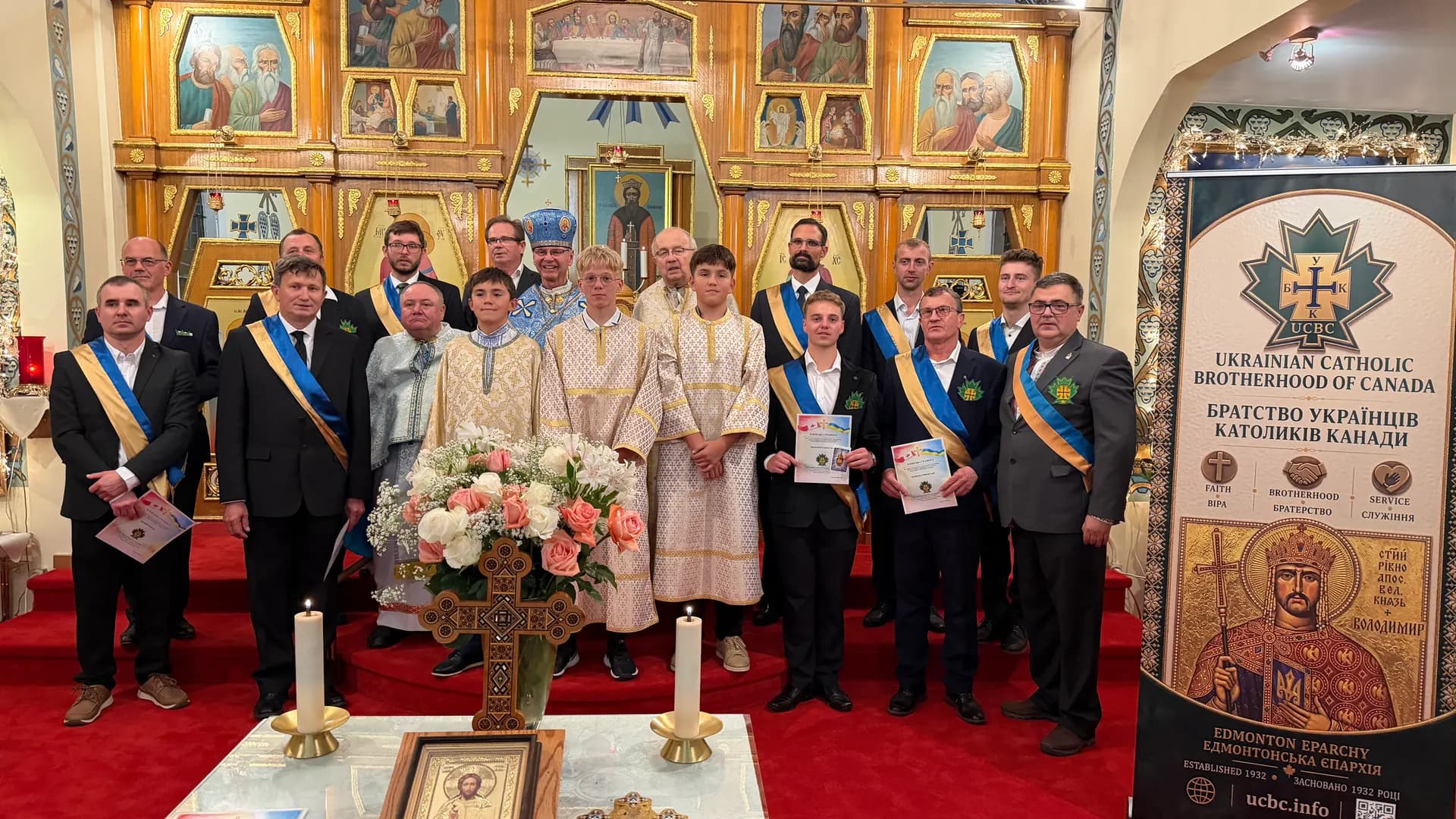 Brotherhood members, clergy and guests after the installation